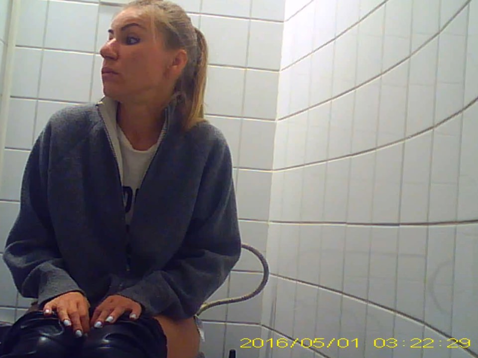 Mercedes Voyeur Cam Bathroom - Hidden camera in the student toilet - 10 - Shitting Porn