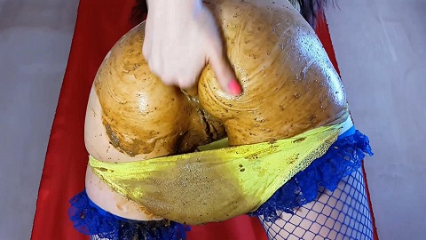 Dirty yellow panties (Anna Coprofield - April 2018) Image 4